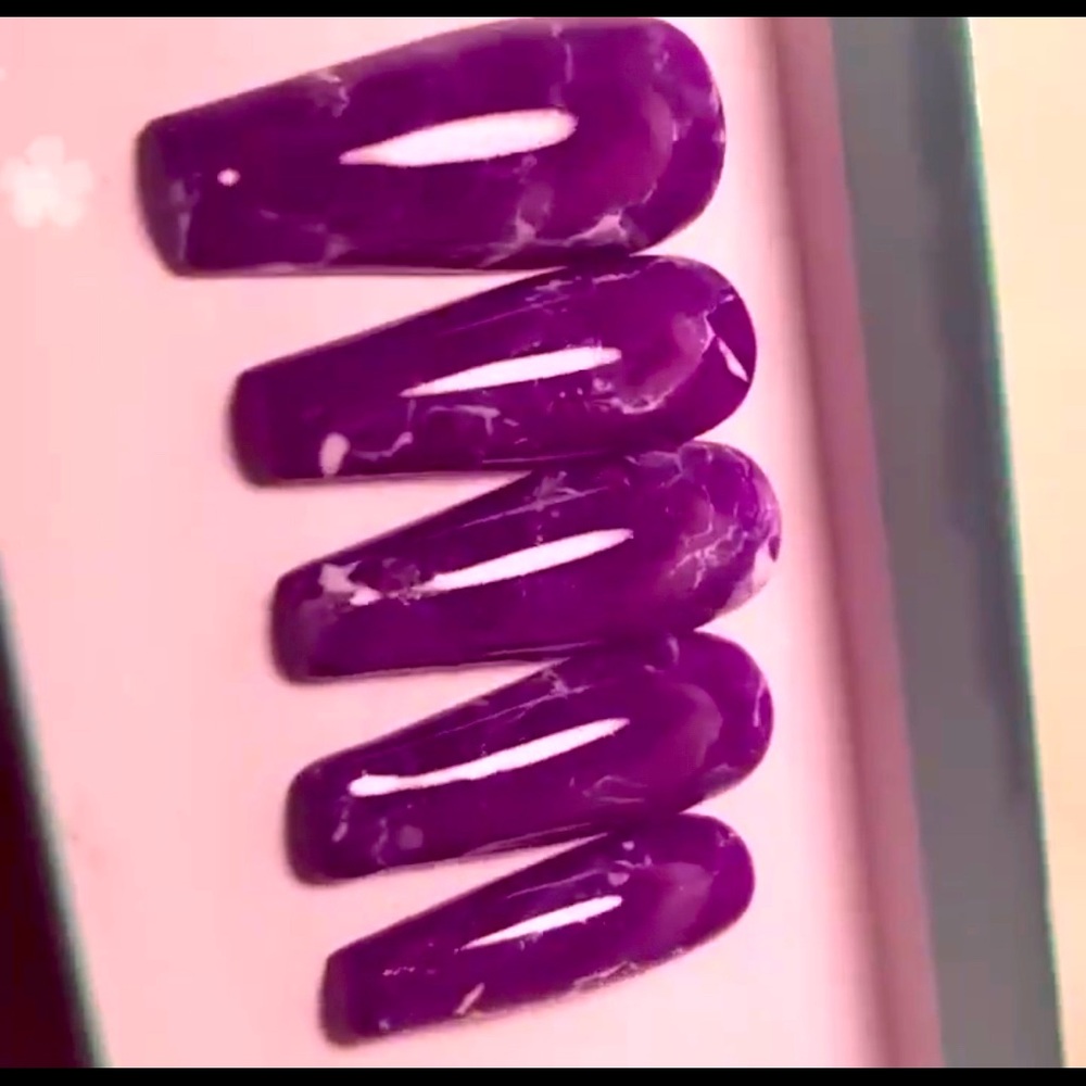 Press on nails